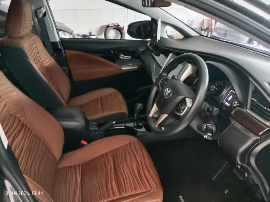 Foto Mobil Bekas Kabin Depan Toyota Kijang Innova 2.0 V tahun 2018