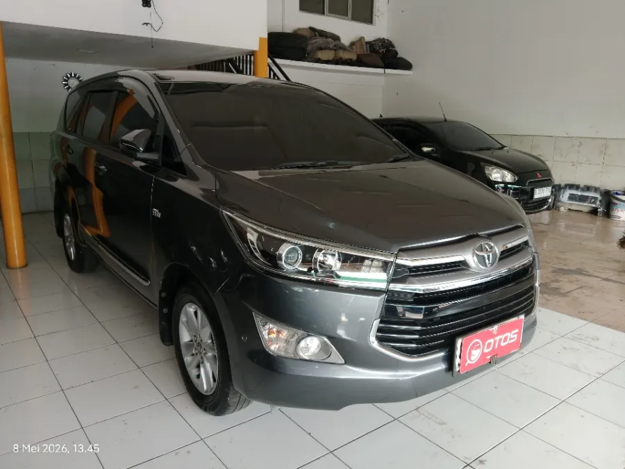 Foto Mobil Bekas Kanan Depan Toyota Kijang Innova 2.0 V tahun 2018