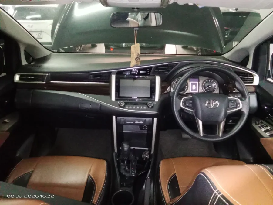 Foto Mobil Bekas Dashboard Toyota Kijang Innova 2.0 V tahun 2019