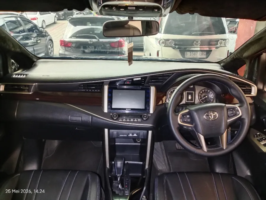 Foto Mobil Bekas Dashboard Toyota Kijang Innova 2.0 V tahun 2019
