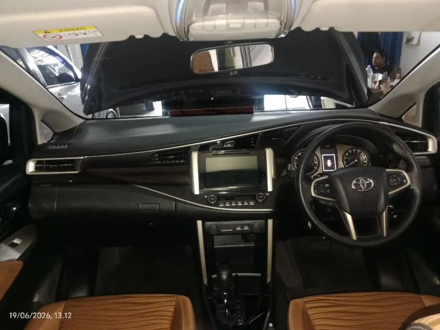Foto Mobil Bekas Dashboard Toyota Kijang Innova 2.0 V tahun 2019