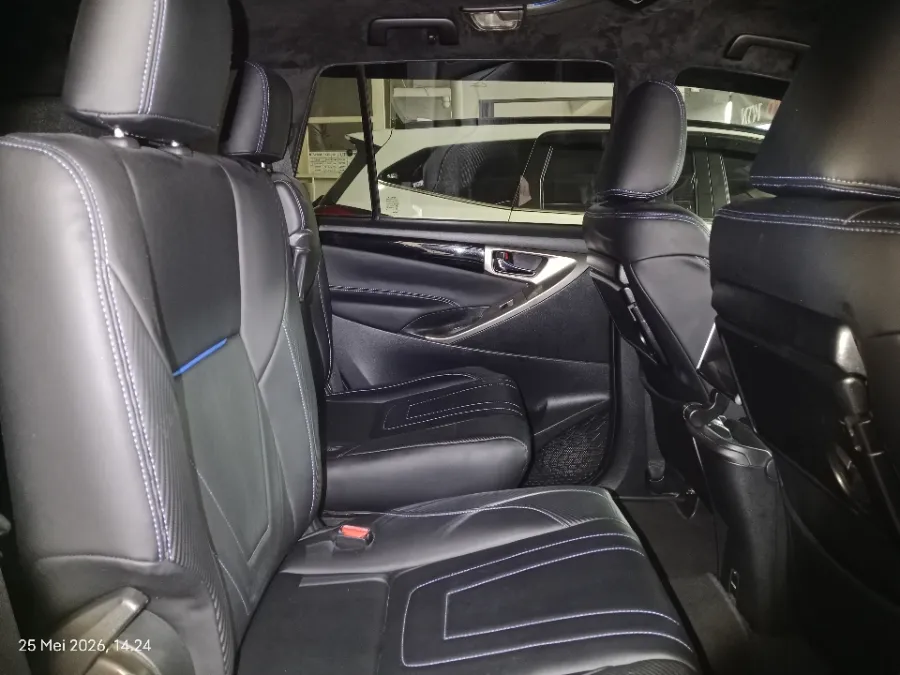 Foto Mobil Bekas Kabin Belakang Toyota Kijang Innova 2.0 V tahun 2019