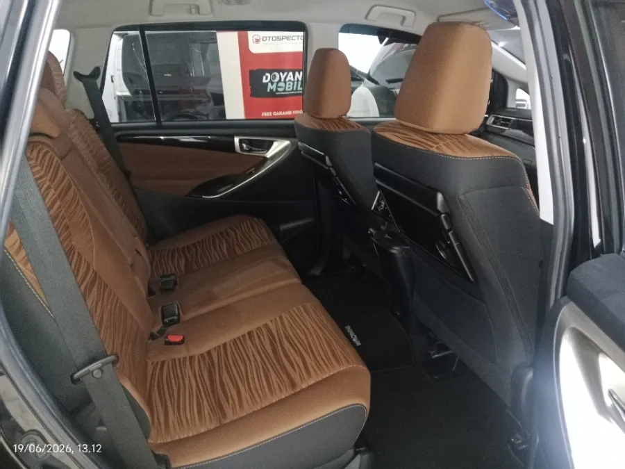 Foto Mobil Bekas Kabin Belakang Toyota Kijang Innova 2.0 V tahun 2019