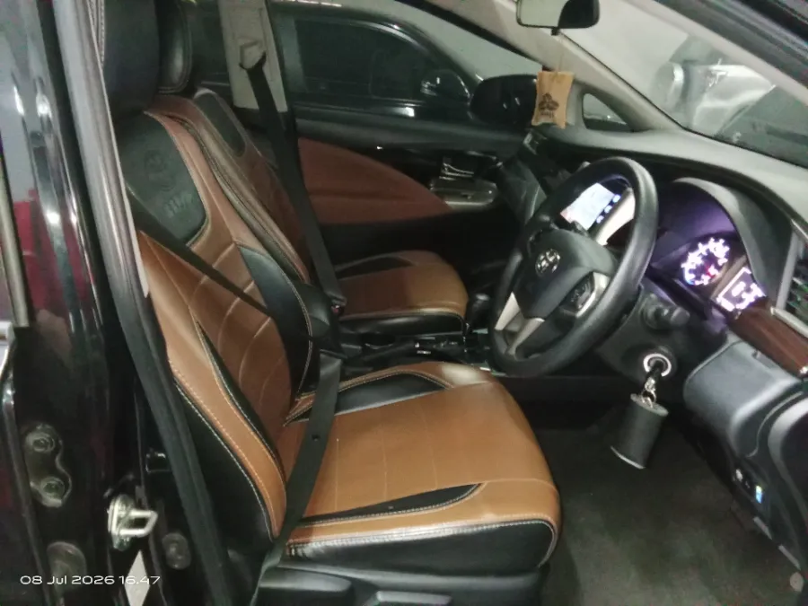 Foto Mobil Bekas Kabin Depan Toyota Kijang Innova 2.0 V tahun 2019