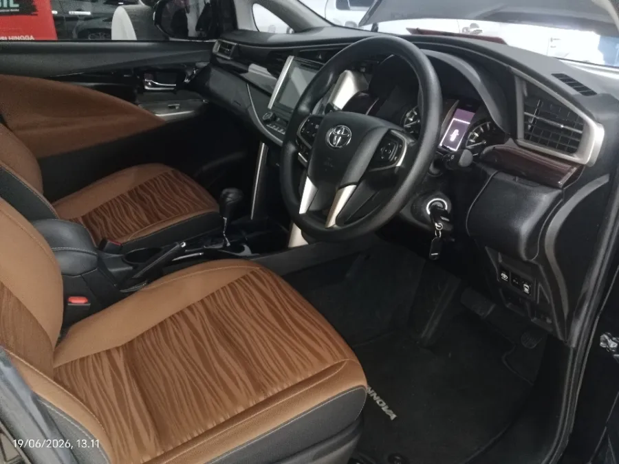 Foto Mobil Bekas Kabin Depan Toyota Kijang Innova 2.0 V tahun 2019