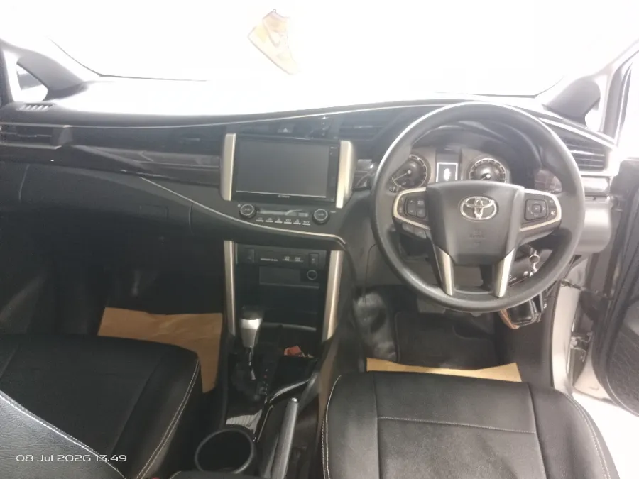 Foto Mobil Bekas Dashboard Toyota Kijang Innova 2.0 V tahun 2021