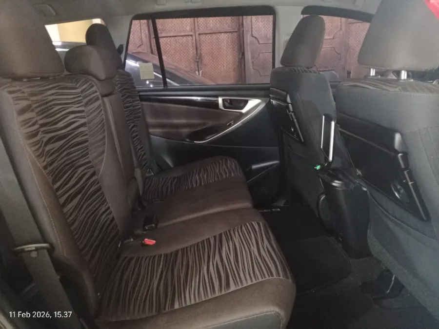 Foto Mobil Bekas Kabin Belakang Toyota Kijang Innova 2.0 V tahun 2021