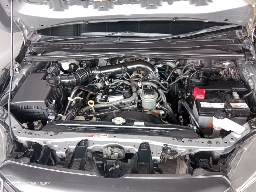 Foto Mobil Bekas Mesin Toyota Kijang Innova 2.0 V tahun 2021
