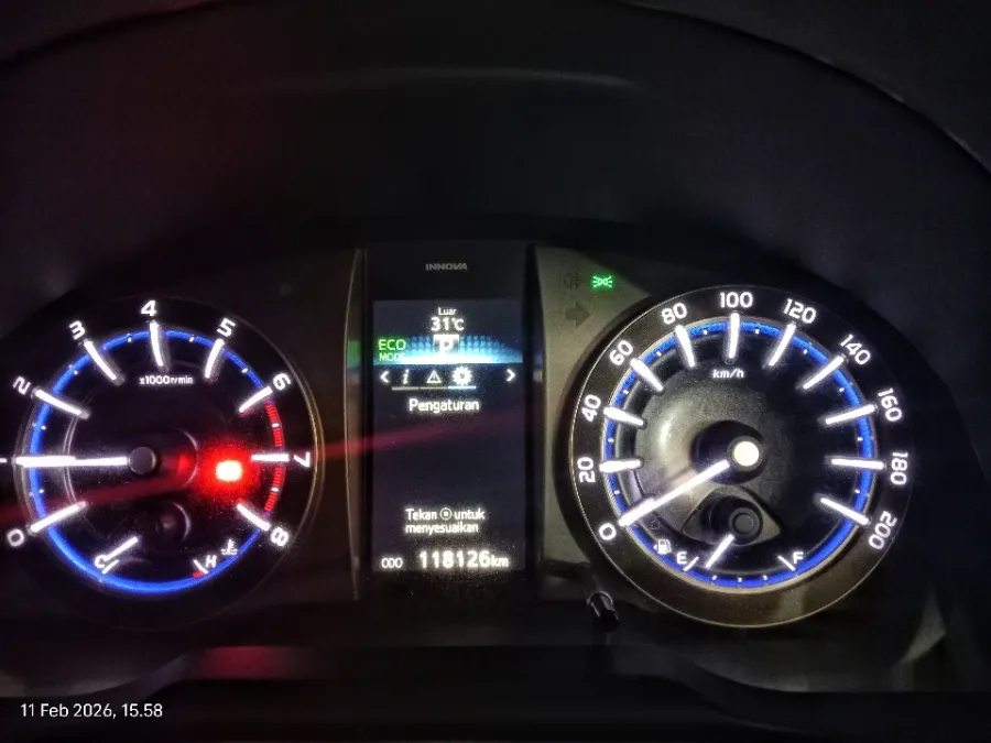 Foto Mobil Bekas Odometer Toyota Kijang Innova 2.0 V tahun 2021