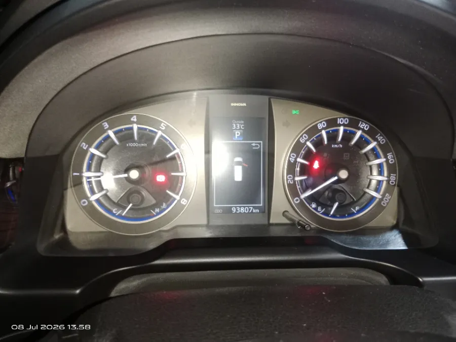 Foto Mobil Bekas Odometer Toyota Kijang Innova 2.0 V tahun 2021