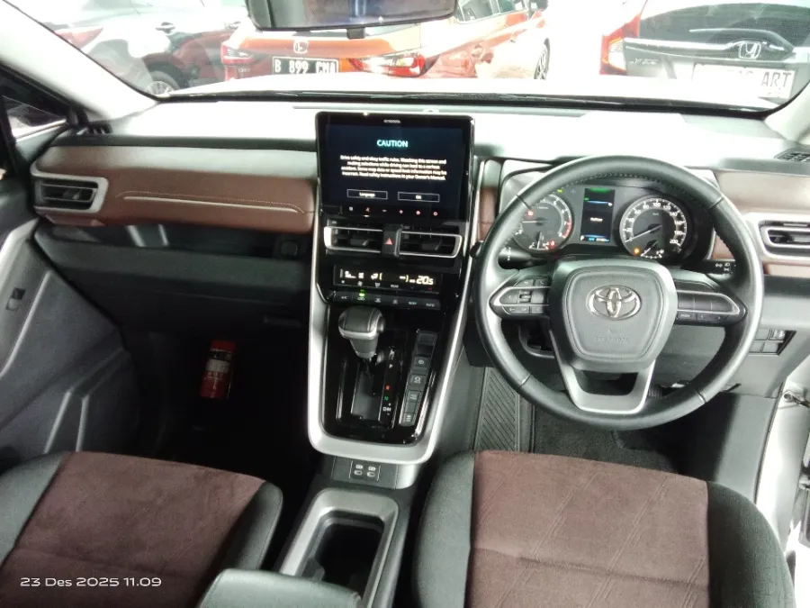 Foto Mobil Bekas Dashboard Toyota Kijang Innova 2.0 V tahun 2022