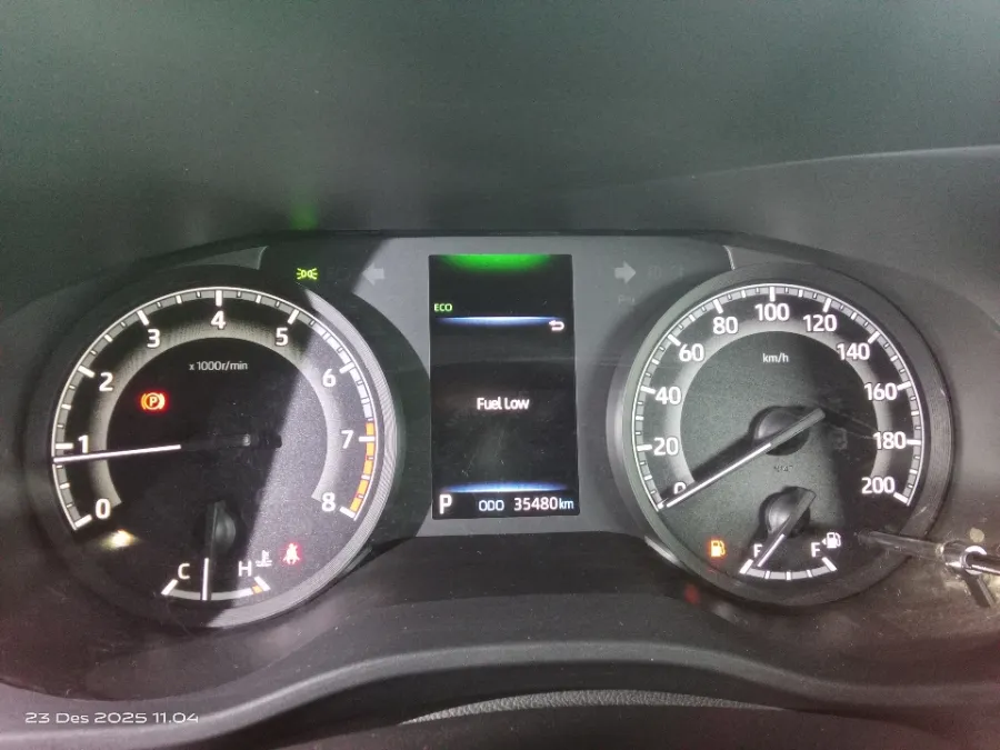 Foto Mobil Bekas Odometer Toyota Kijang Innova 2.0 V tahun 2022