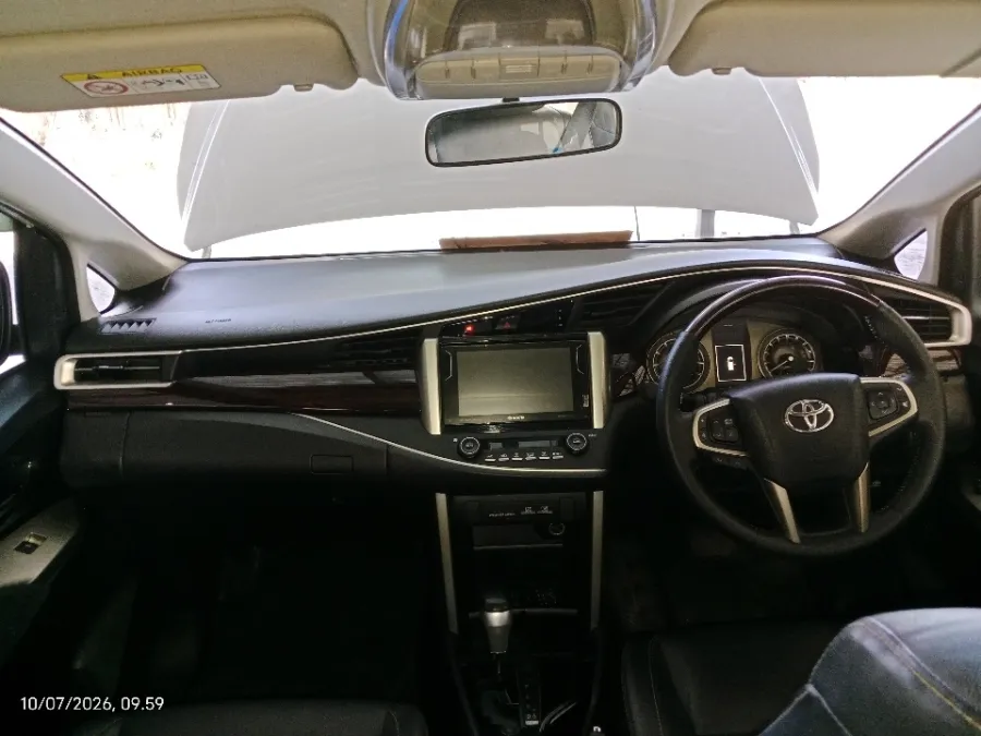 Foto Mobil Bekas Dashboard Toyota Kijang Innova 2.0 Venturer tahun 2019