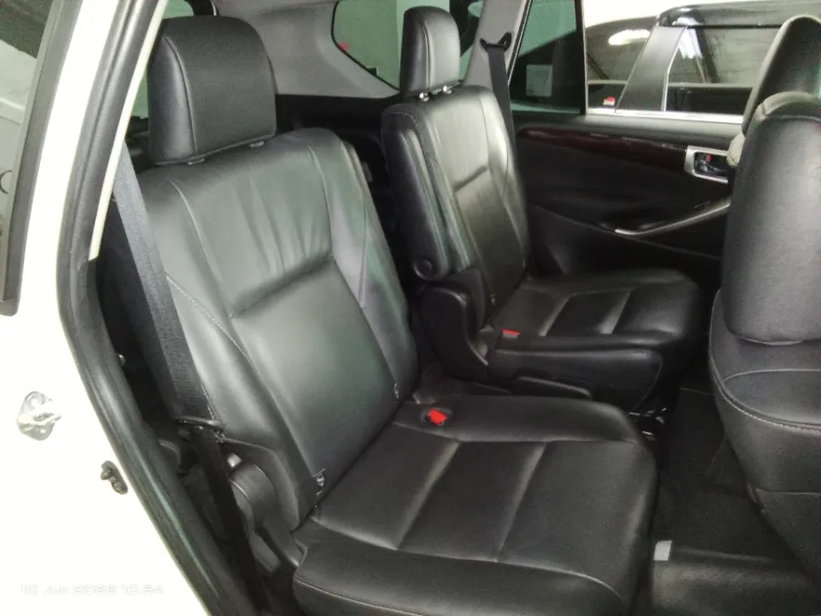 Foto Mobil Bekas Kabin Belakang Toyota Kijang Innova 2.0 Venturer tahun 2019