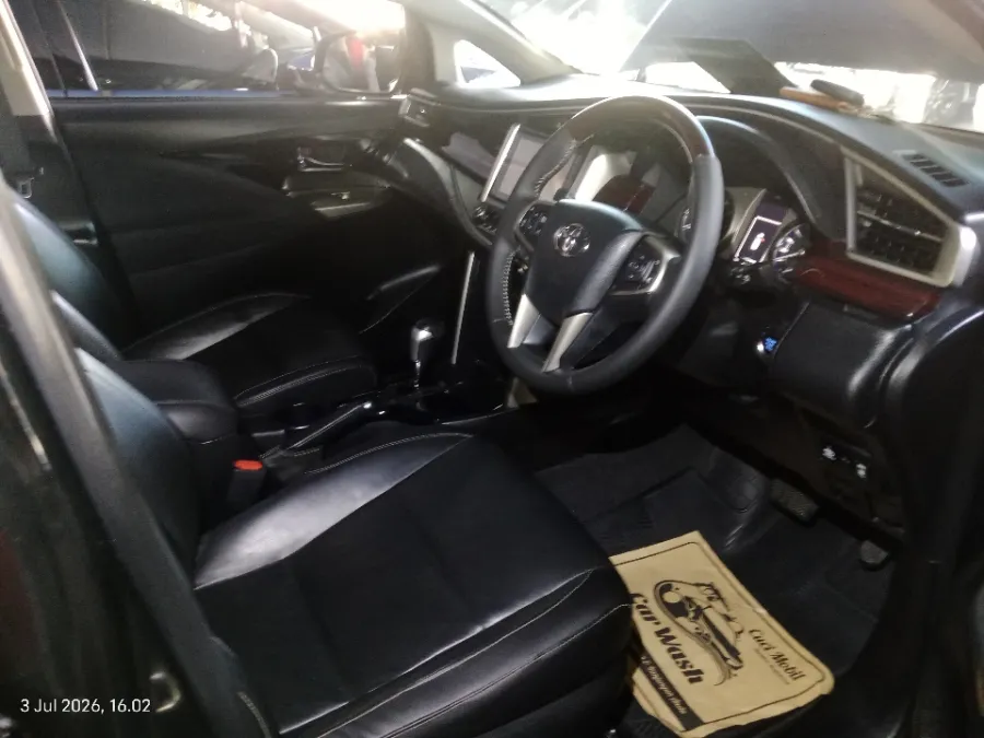 Foto Mobil Bekas Kabin Depan Toyota Kijang Innova 2.0 Venturer tahun 2019