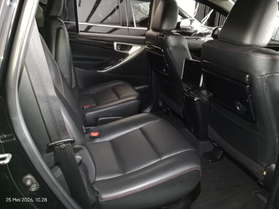 Foto Mobil Bekas Kabin Belakang Toyota Kijang Innova 2.0 Venturer tahun 2022