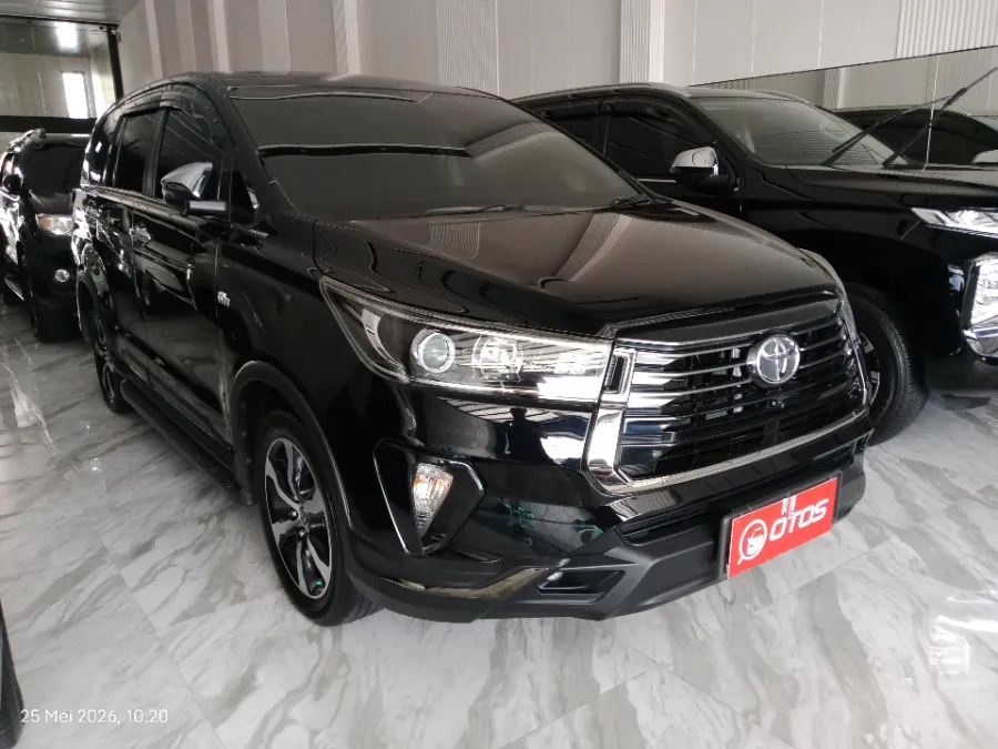 Foto Mobil Bekas Kanan Depan Toyota Kijang Innova 2.0 Venturer tahun 2022