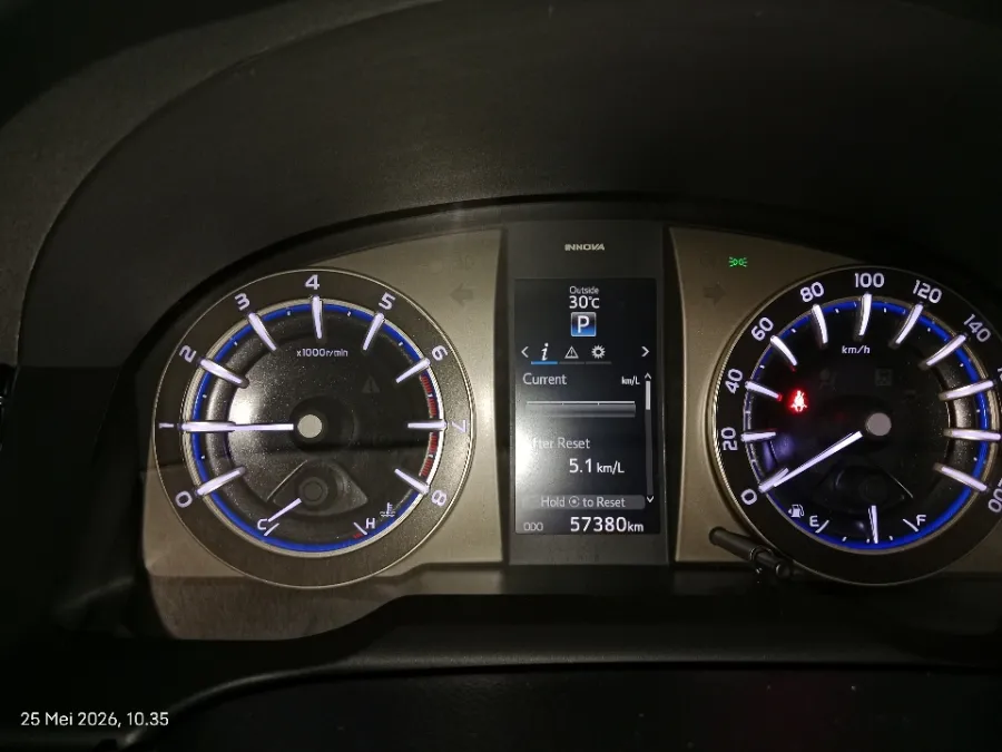 Foto Mobil Bekas Odometer Toyota Kijang Innova 2.0 Venturer tahun 2022