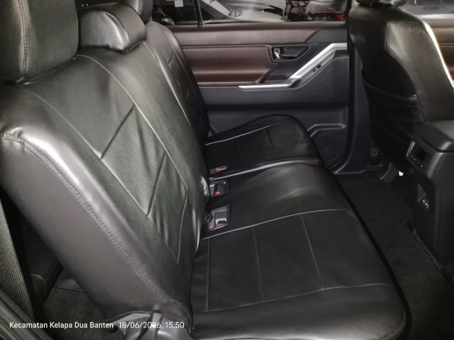 Foto Mobil Bekas Kabin Belakang Toyota Kijang Innova 2.0 Zenix G CVT tahun 2023