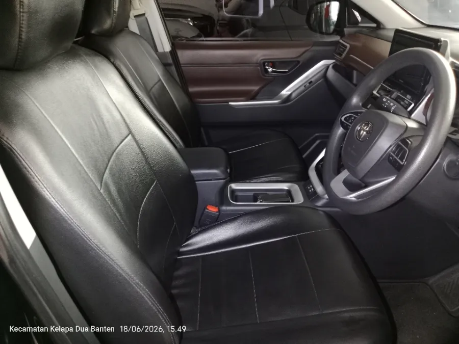 Foto Mobil Bekas Kabin Depan Toyota Kijang Innova 2.0 Zenix G CVT tahun 2023