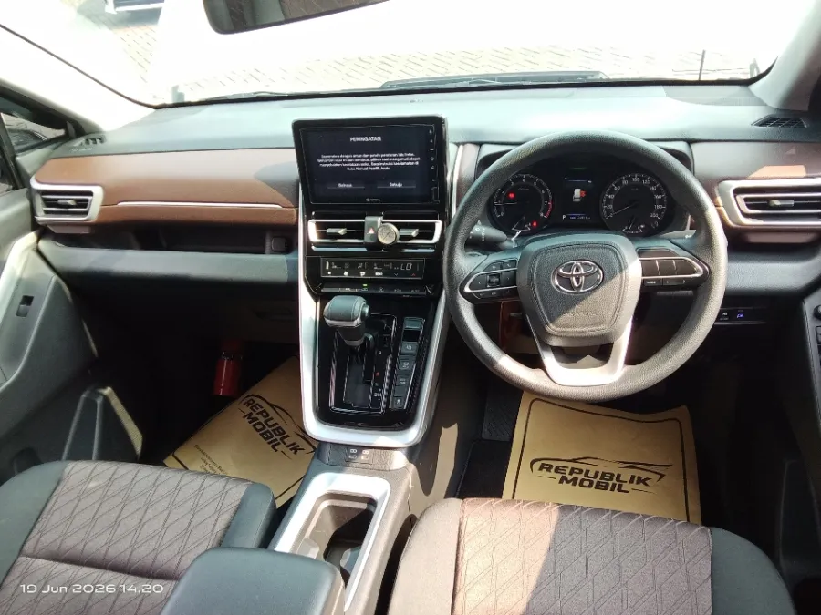 Foto Mobil Bekas Dashboard Toyota Kijang Innova 2.0 Zenix G CVT tahun 2025