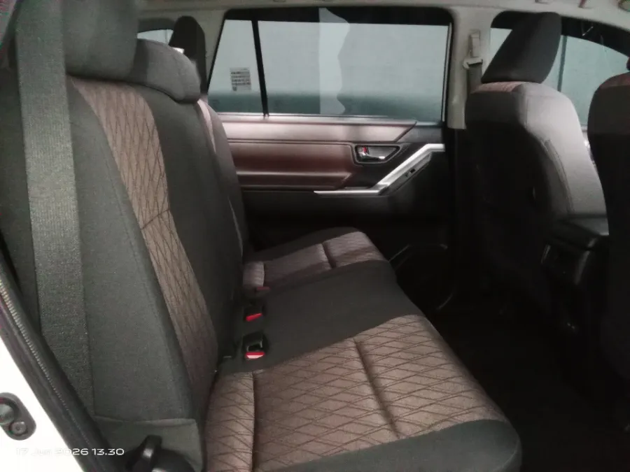 Foto Mobil Bekas Kabin Belakang Toyota Kijang Innova 2.0 Zenix G CVT tahun 2025