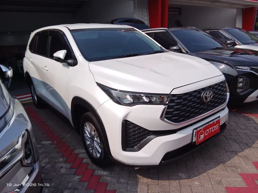 Foto Mobil Bekas Kanan Depan Toyota Kijang Innova 2.0 Zenix G CVT tahun 2025