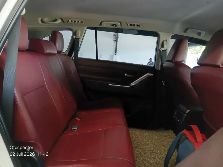 Foto Mobil Bekas Kabin Belakang Toyota Kijang Innova 2.0 Zenix G HV CVT tahun 2022