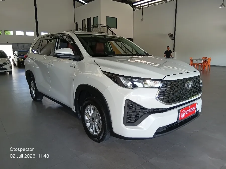 Foto Mobil Bekas Kanan Depan Toyota Kijang Innova 2.0 Zenix G HV CVT tahun 2022