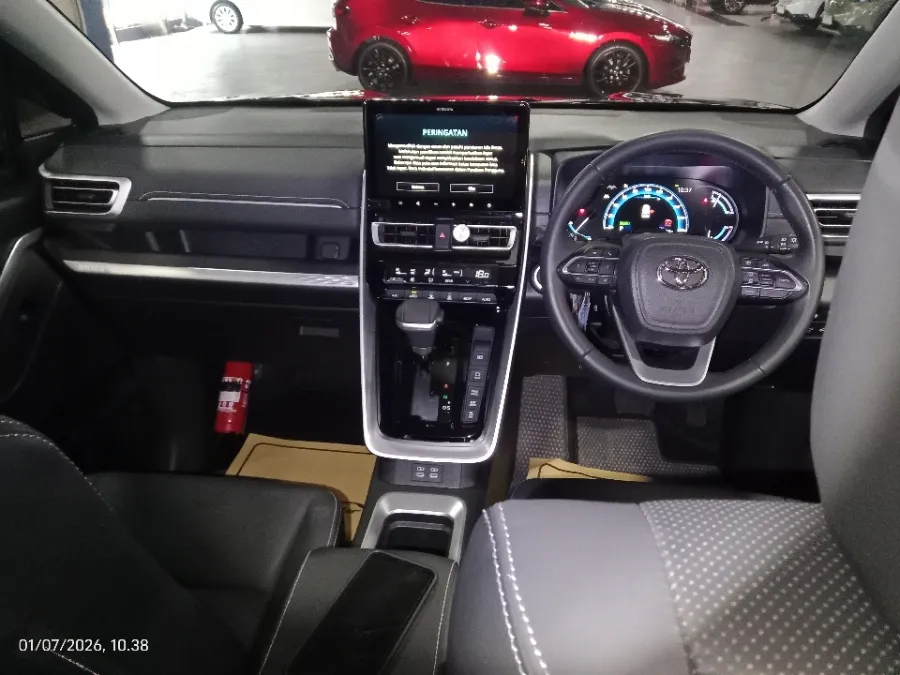 Foto Mobil Bekas Dashboard Toyota Kijang Innova 2.0 Zenix Q HV CVT TSS tahun 2022