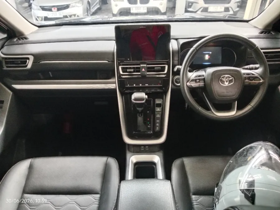 Foto Mobil Bekas Dashboard Toyota Kijang Innova 2.0 Zenix Q HV CVT TSS tahun 2023