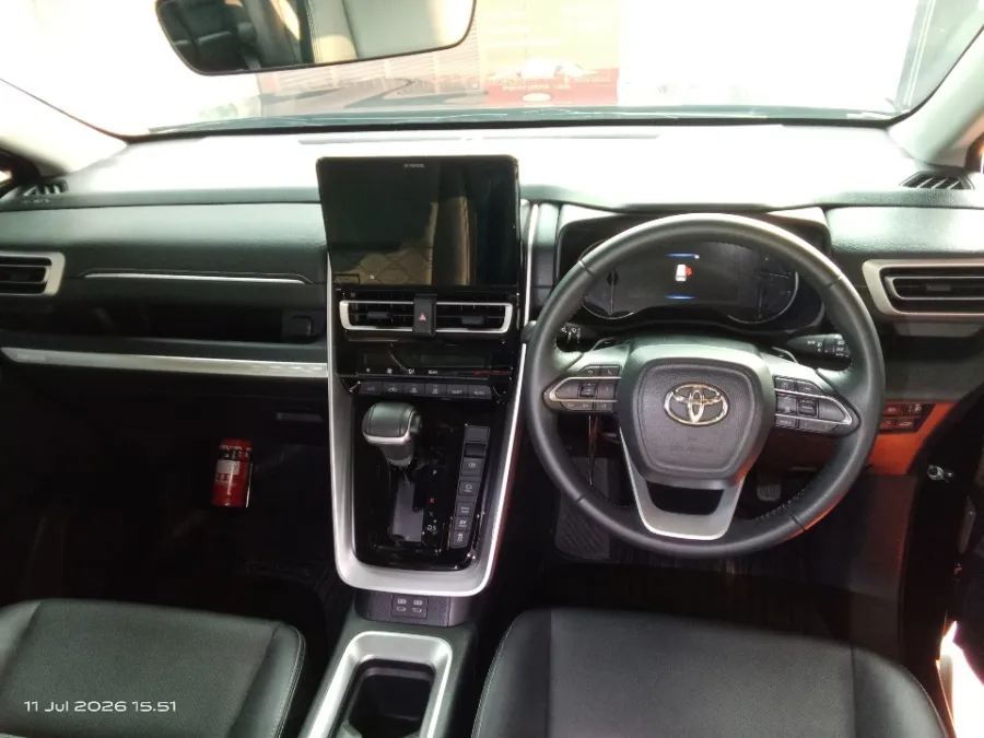 Foto Mobil Bekas Dashboard Toyota Kijang Innova 2.0 Zenix Q HV CVT TSS tahun 2023