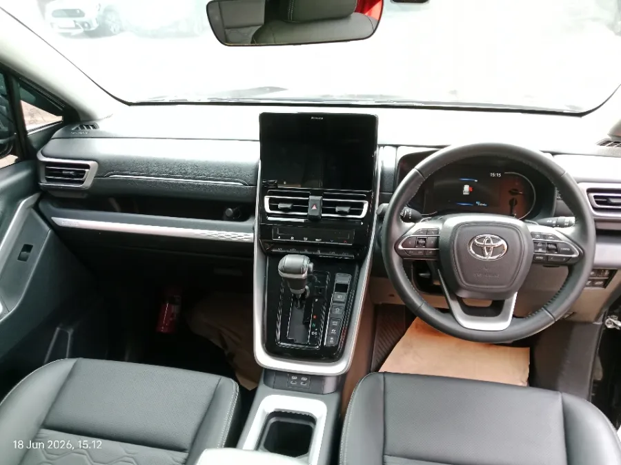 Foto Mobil Bekas Dashboard Toyota Kijang Innova 2.0 Zenix Q HV CVT TSS tahun 2023