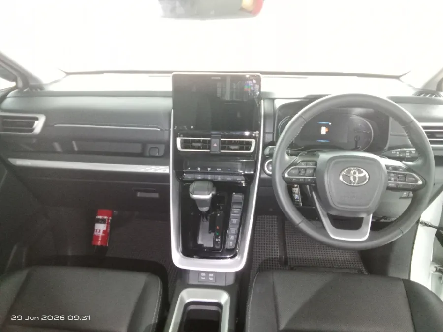 Foto Mobil Bekas Dashboard Toyota Kijang Innova 2.0 Zenix Q HV CVT TSS tahun 2023