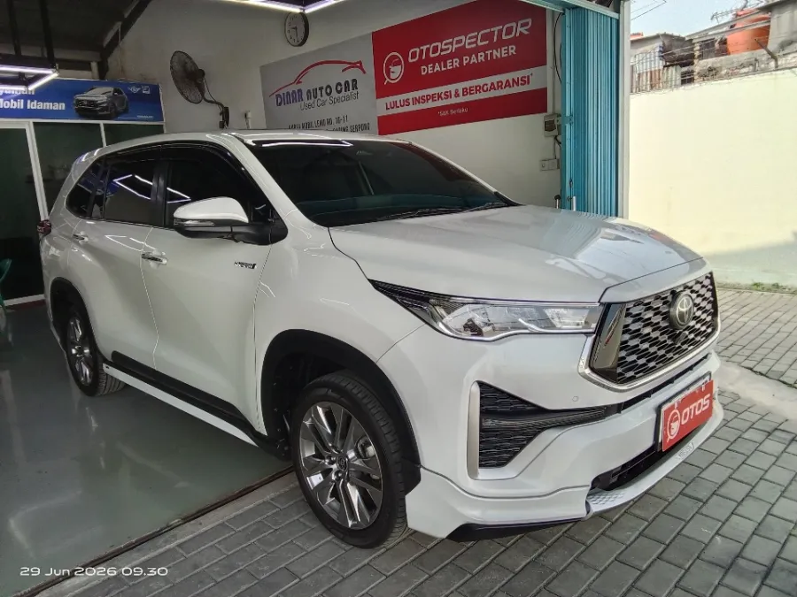 Foto Mobil Bekas Kanan Depan Toyota Kijang Innova 2.0 Zenix Q HV CVT TSS tahun 2023
