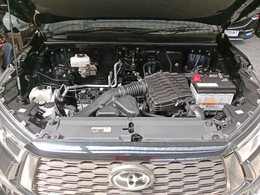 Foto Mobil Bekas Mesin Toyota Kijang Innova 2.0 Zenix Q HV CVT TSS tahun 2023