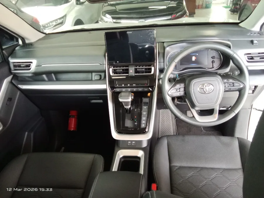 Foto Mobil Bekas Dashboard Toyota Kijang Innova 2.0 Zenix Q HV CVT TSS tahun 2024