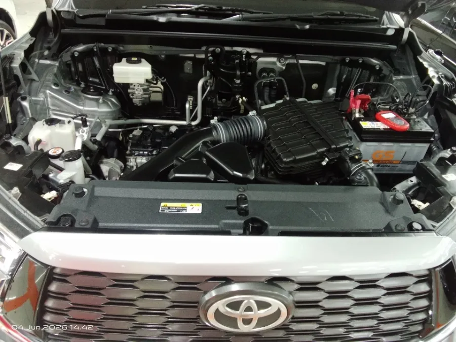 Foto Mobil Bekas Mesin Toyota Kijang Innova 2.0 Zenix Q HV CVT TSS Modellista tahun 2023