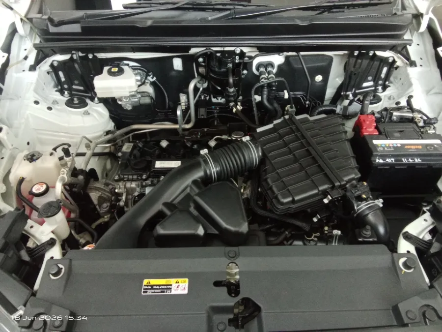 Foto Mobil Bekas Mesin Toyota Kijang Innova 2.0 Zenix Q HV CVT TSS Modellista tahun 2023
