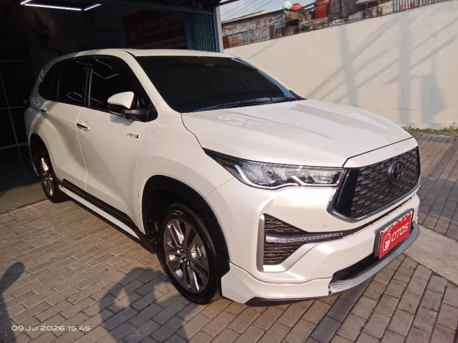 Foto Mobil Bekas Kanan Depan Toyota Kijang Innova 2.0 Zenix Q HV CVT TSS Modellista tahun 2024