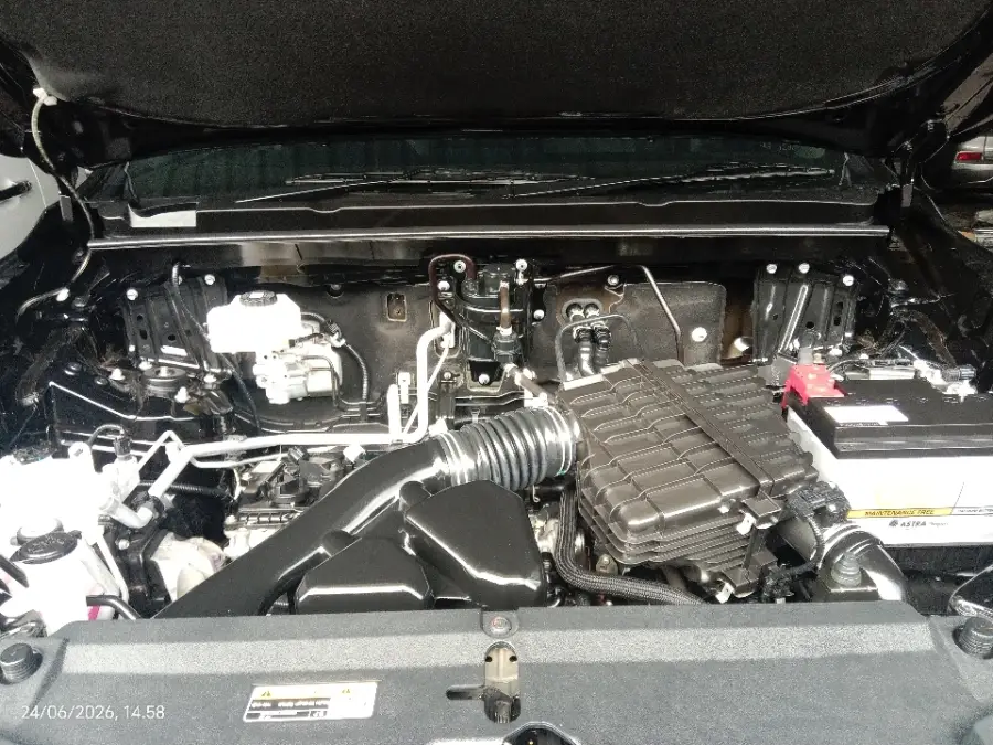 Foto Mobil Bekas Mesin Toyota Kijang Innova 2.0 Zenix Q HV CVT TSS Modellista tahun 2024