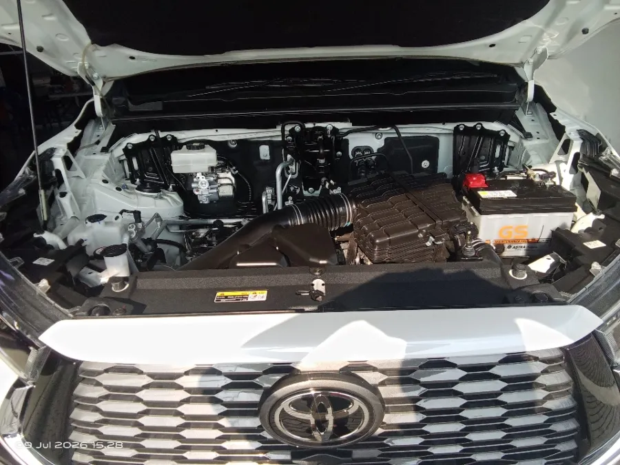 Foto Mobil Bekas Mesin Toyota Kijang Innova 2.0 Zenix Q HV CVT TSS Modellista tahun 2024