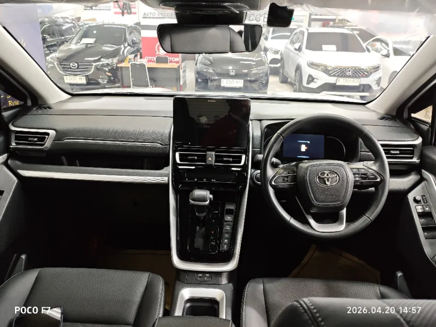 Foto Mobil Bekas Dashboard Toyota Kijang Innova 2.0 Zenix Q HV CVT TSS Modellista tahun 2025