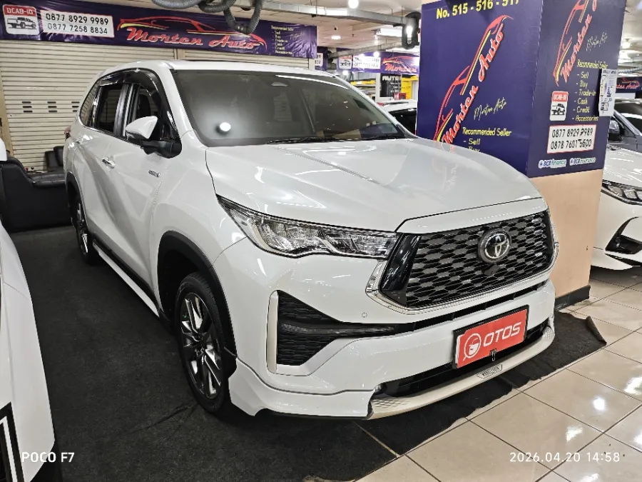 Foto Mobil Bekas Kanan Depan Toyota Kijang Innova 2.0 Zenix Q HV CVT TSS Modellista tahun 2025