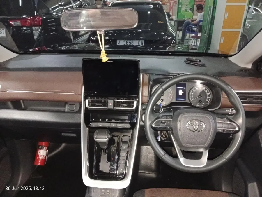 Foto Mobil Bekas Dashboard Toyota Kijang Innova 2.0 Zenix V CVT tahun 2022
