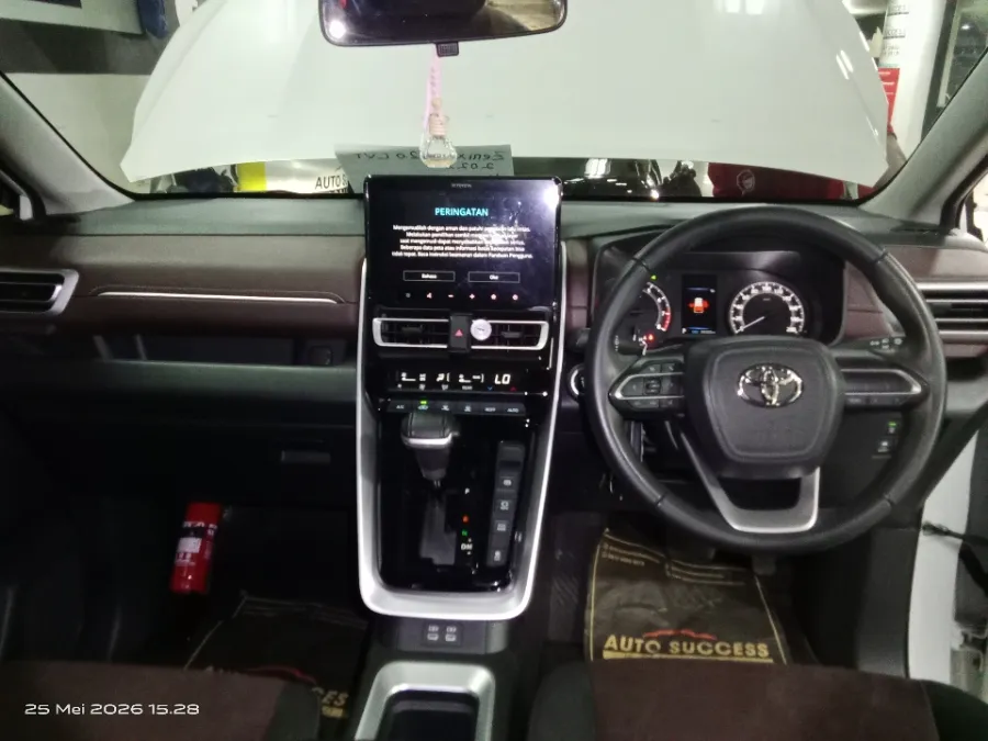 Foto Mobil Bekas Dashboard Toyota Kijang Innova 2.0 Zenix V CVT tahun 2022