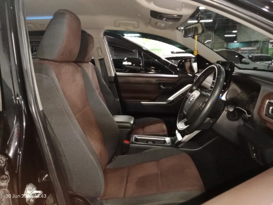 Foto Mobil Bekas Kabin Depan Toyota Kijang Innova 2.0 Zenix V CVT tahun 2022