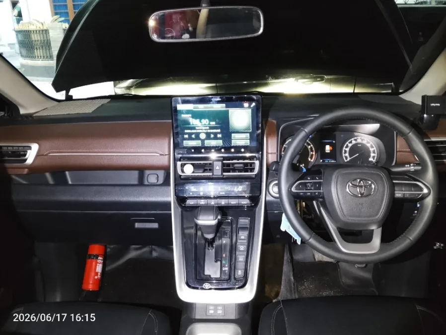Foto Mobil Bekas Dashboard Toyota Kijang Innova 2.0 Zenix V CVT tahun 2023