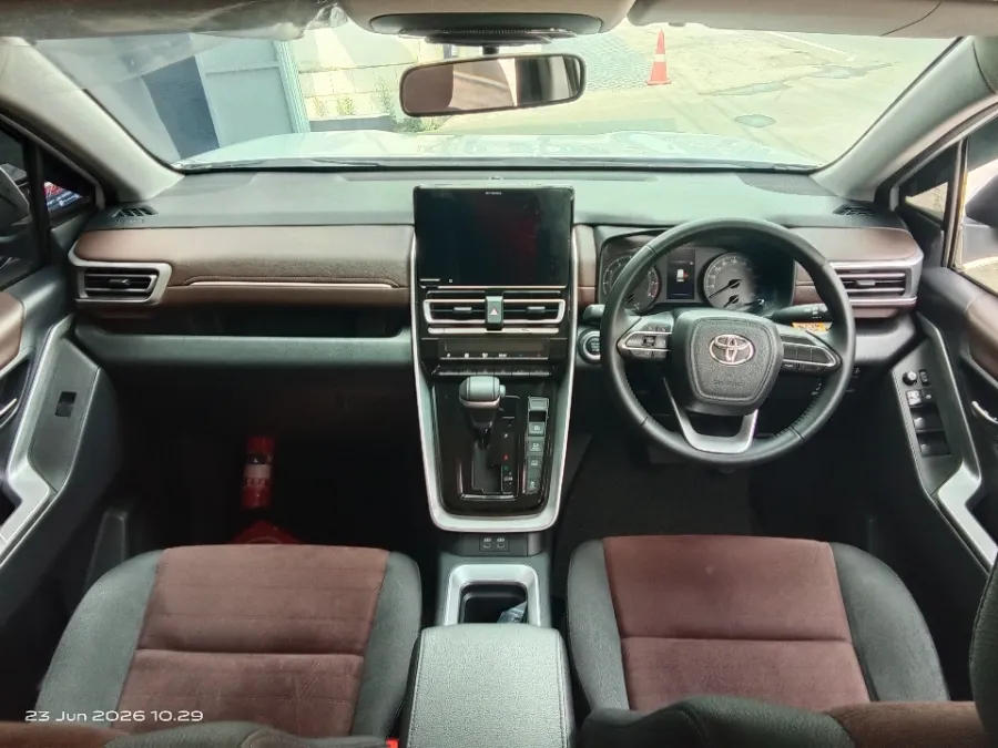 Foto Mobil Bekas Dashboard Toyota Kijang Innova 2.0 Zenix V CVT tahun 2023