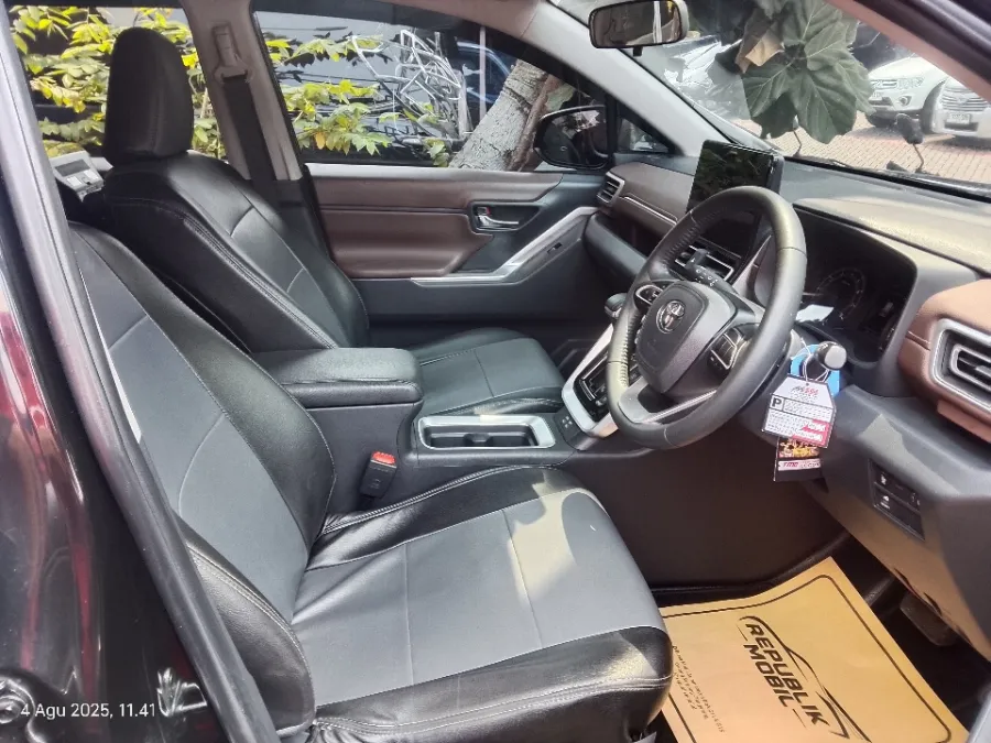 Foto Mobil Bekas Kabin Depan Toyota Kijang Innova 2.0 Zenix V CVT tahun 2023